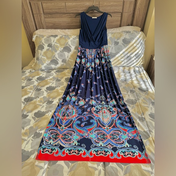 GILLI MAXI DRESS. SLEEVELESS SURPLICE NAVY BLUE + PAISLEY DRESS. LIKE NEW! - Picture 5 of 14